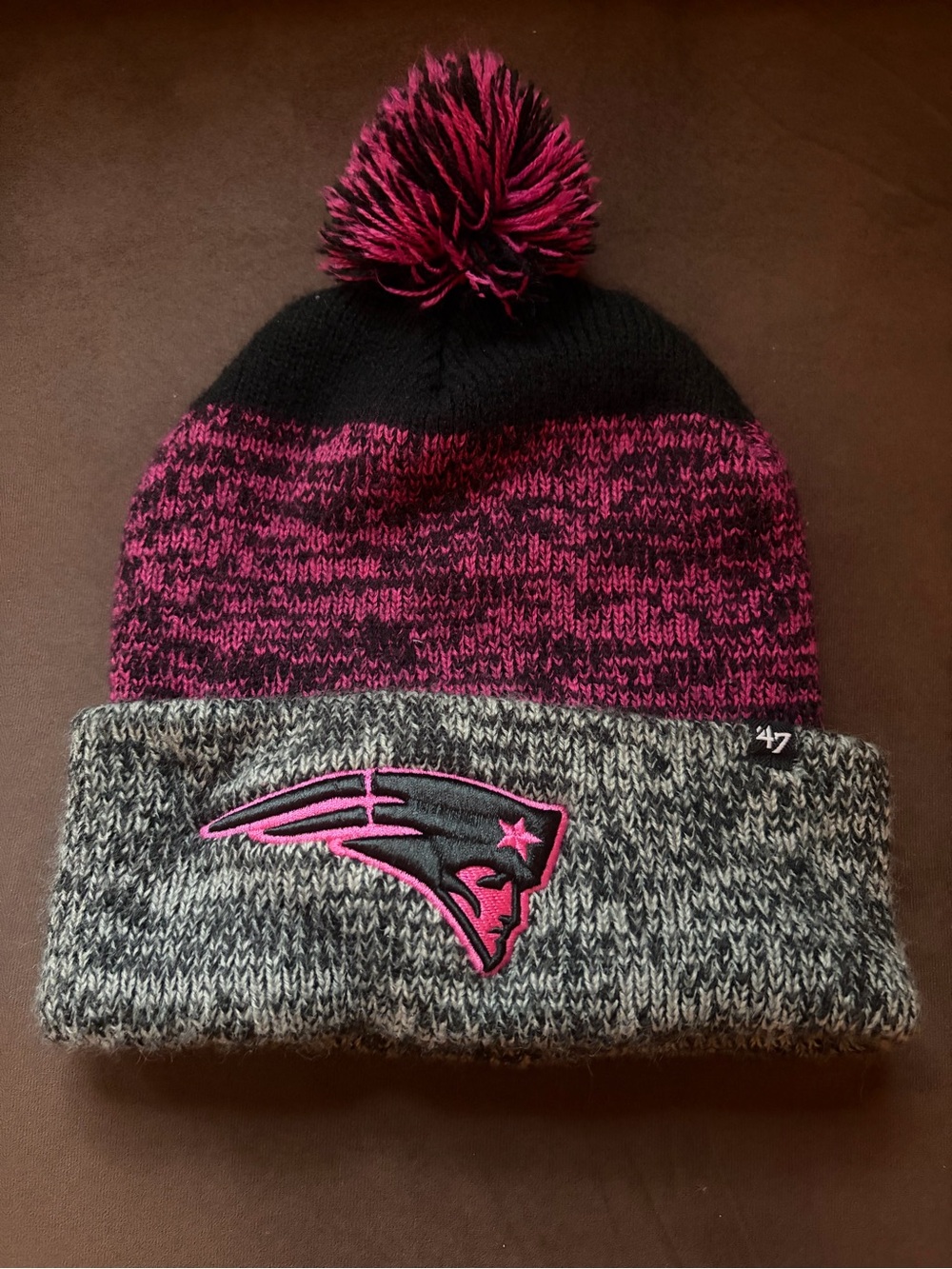 New England Patriots Women’s Cuffed Pompom Winter Hat